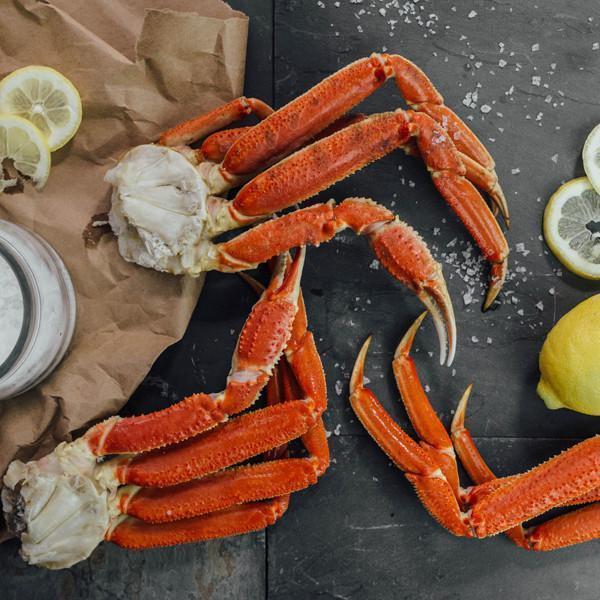 Steamed red Alaskan king crab legs served with melted garlic butter and lemon wedges on a seafood platter
