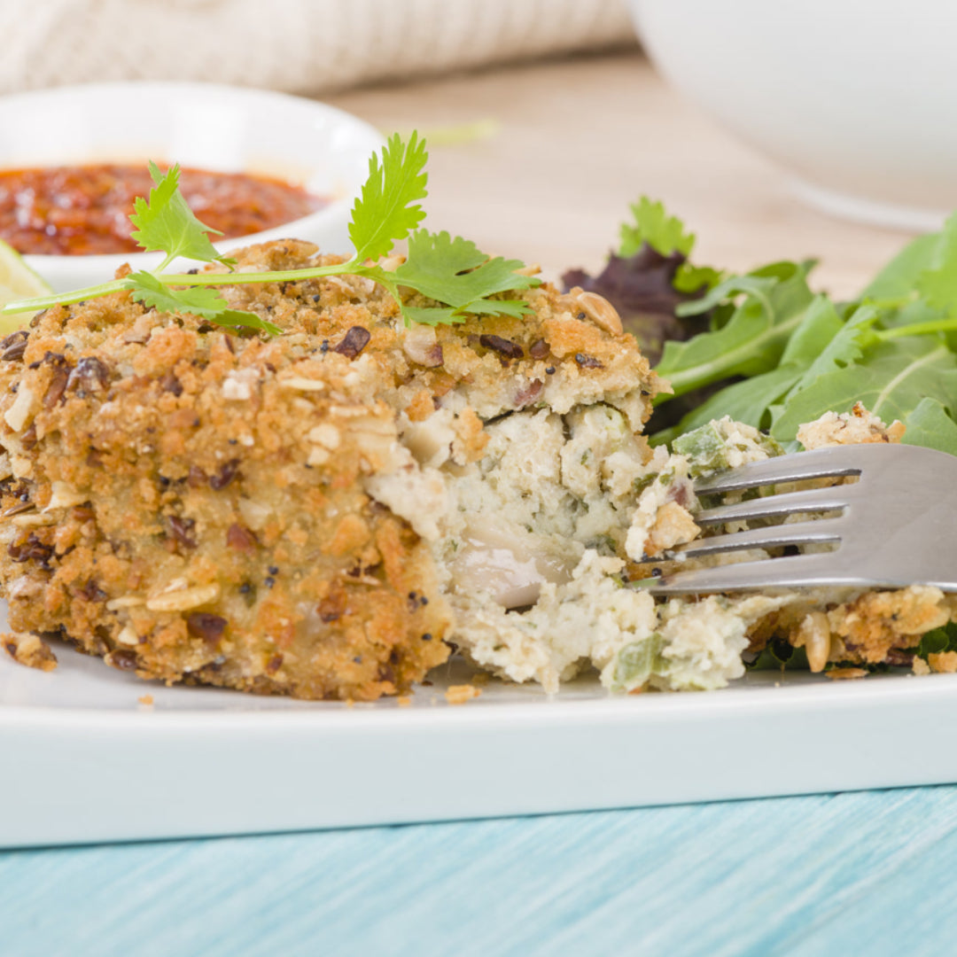 Fresh Dungeness crab meat served in a white bowl with lemon wedges and fresh herbs, highlighting its lean protein and nutritional value