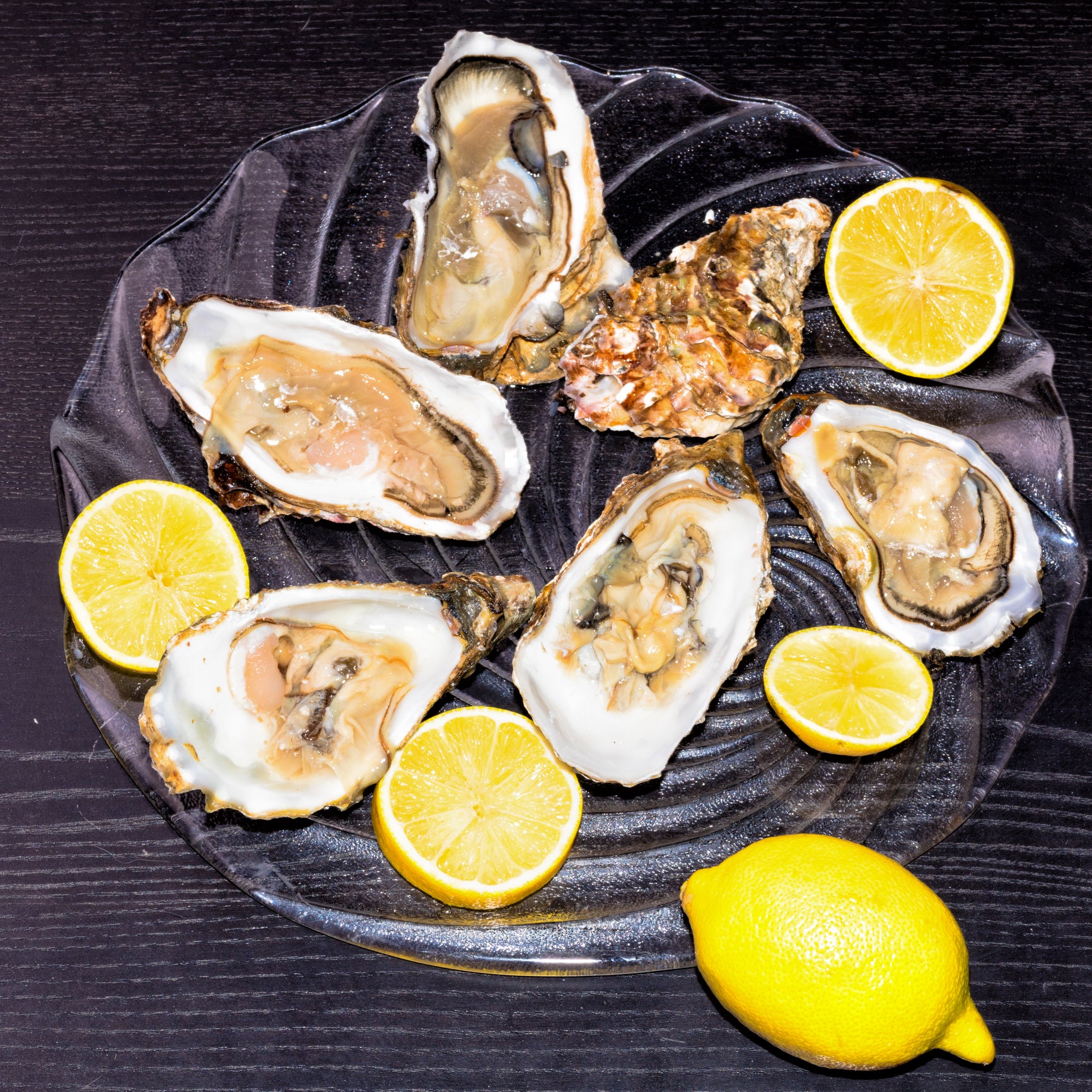 Oysters vs. Clams: Which is Better? A Delicious Showdown - Global Seafoods North America