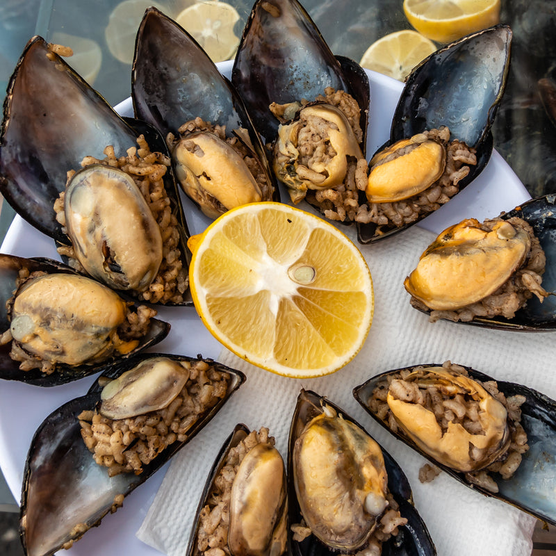 Fresh mussels in a bowl ready for cooking