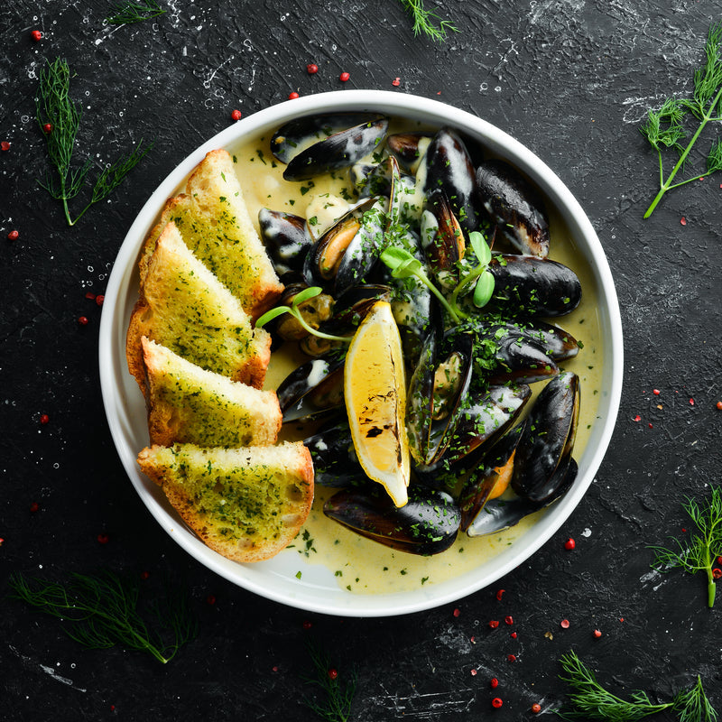 Fresh mussels in a bowl – culinary jewel of the sea