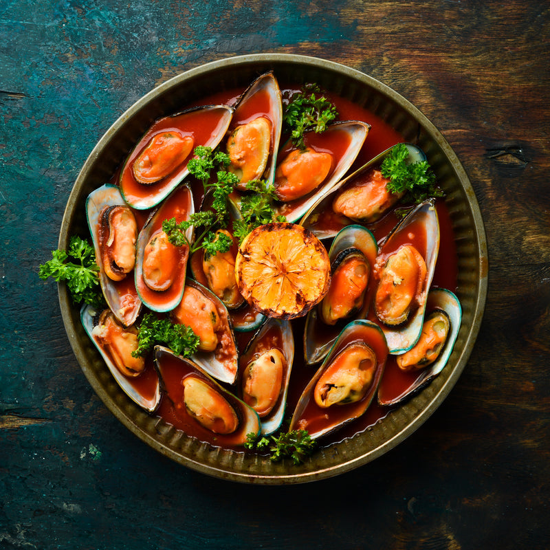 Fresh mussels in a bowl ready for cooking
