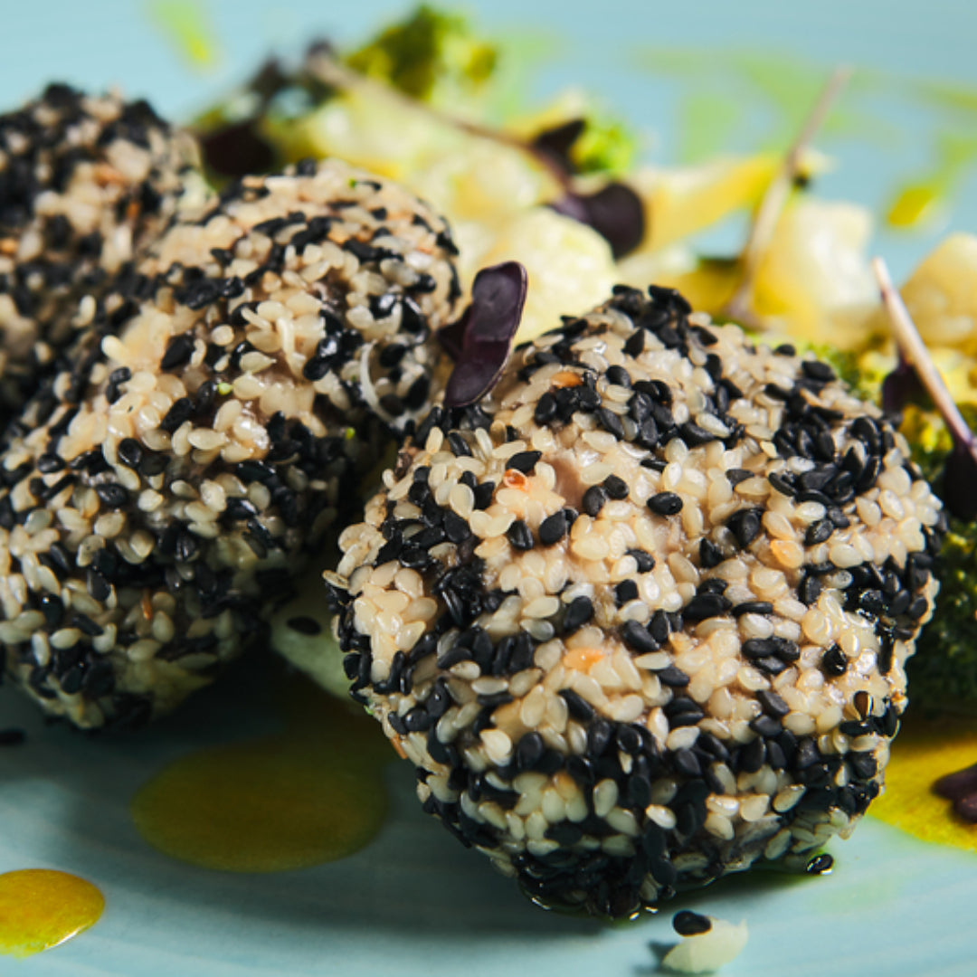 Golden crispy keto crab cakes served with lemon wedges and fresh parsley