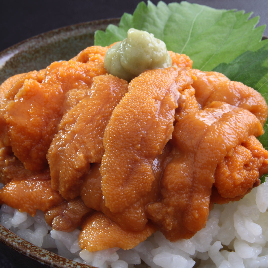 Fresh sea urchin uni stored in an airtight container with a damp paper towel for optimal freshness